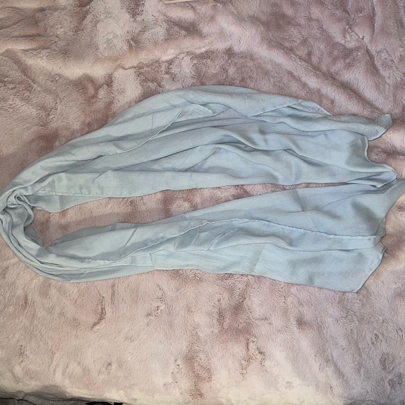 baby blue scarf - NWOT 💙 - Picture 4 of 5